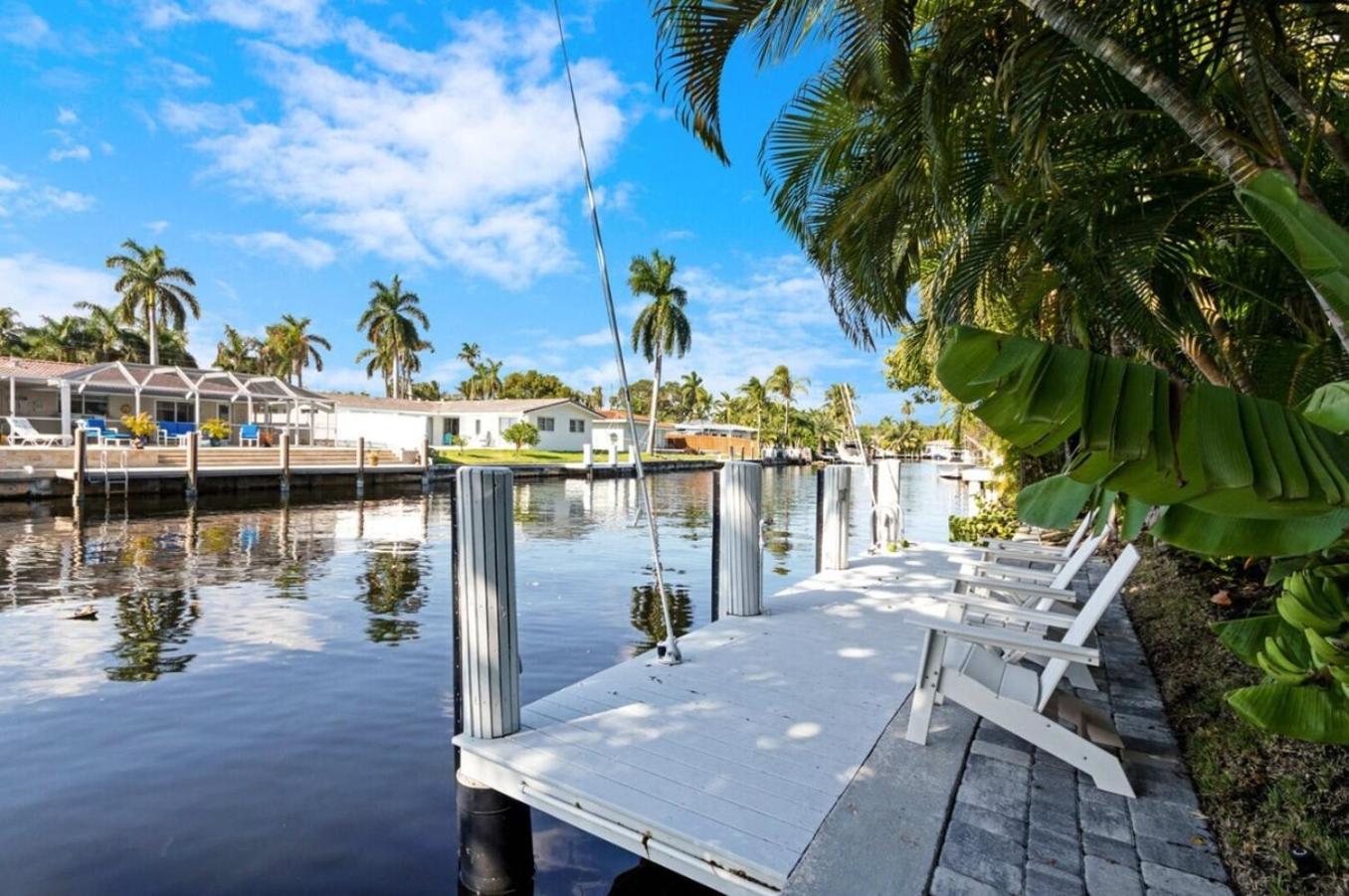 Holiday home Waterfront Heated Pool Hot Tub *