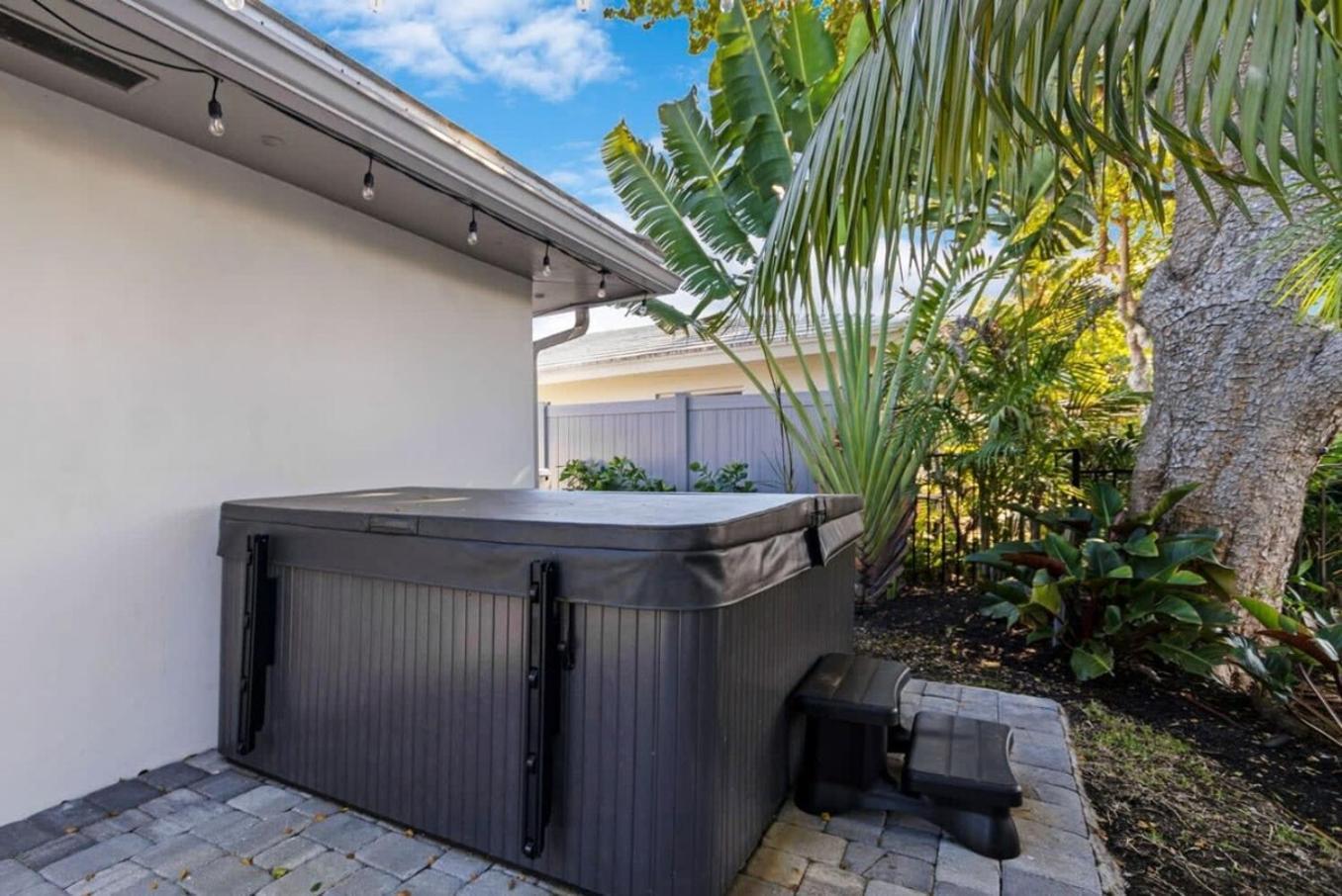 Waterfront Heated Pool Hot Tub Fort Lauderdale